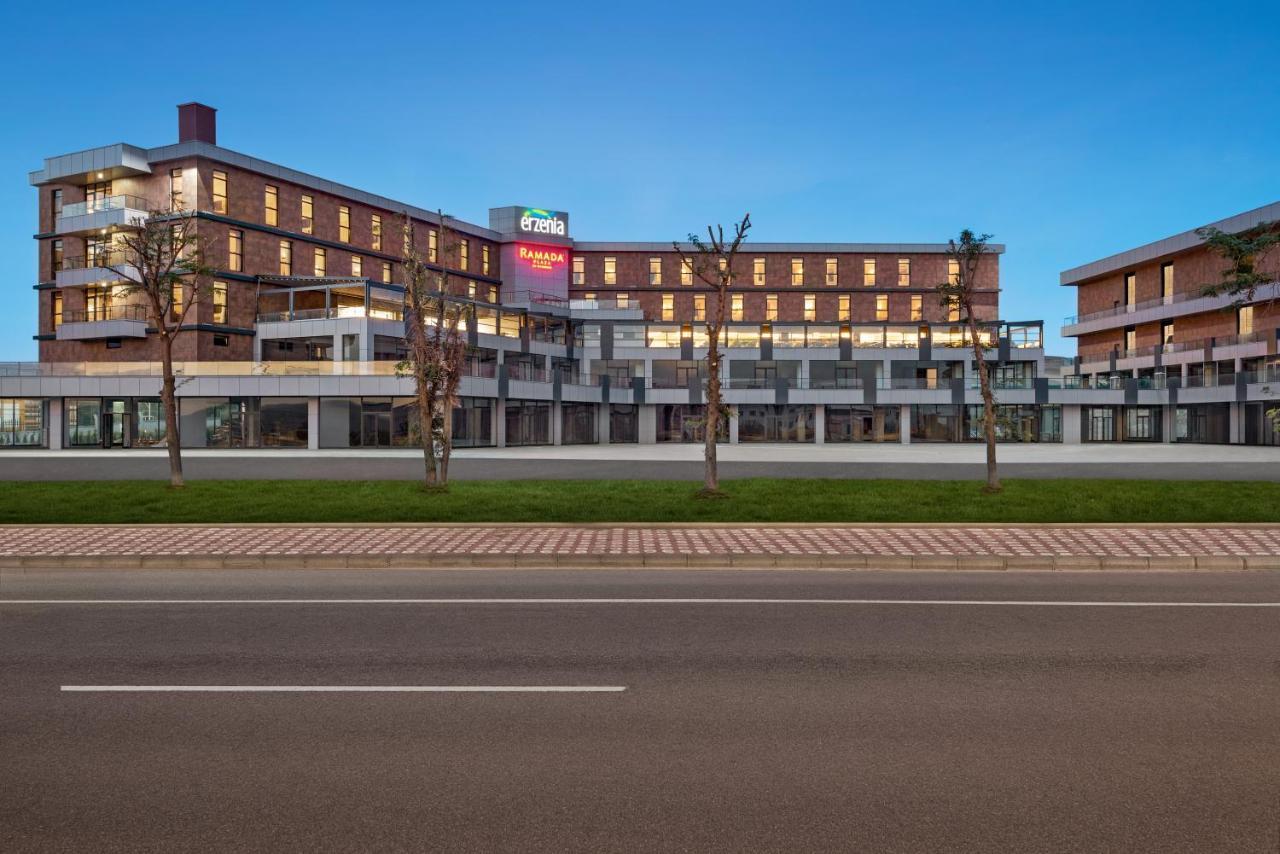 Ramada Plaza By Wyndham Batman Hotell Eksteriør bilde