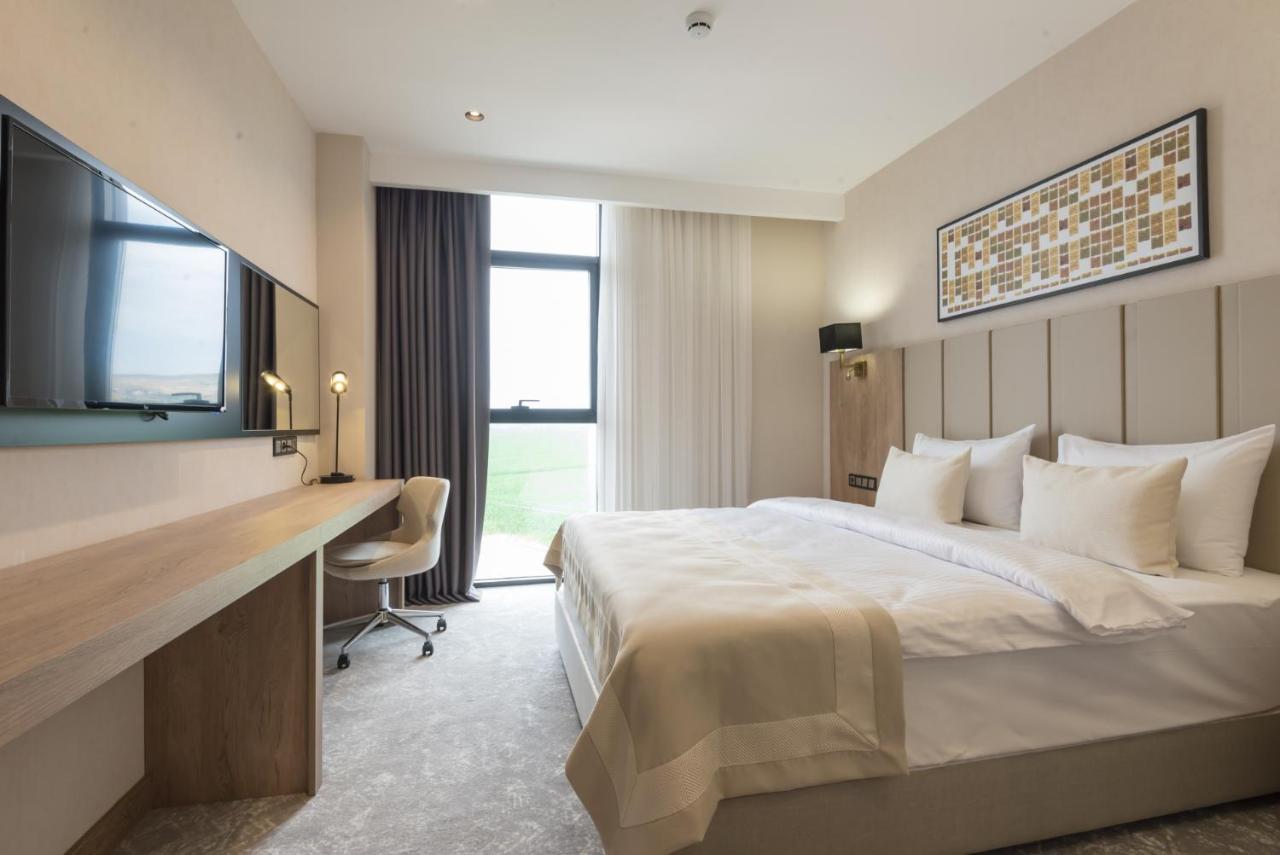 Ramada Plaza By Wyndham Batman Hotell Eksteriør bilde