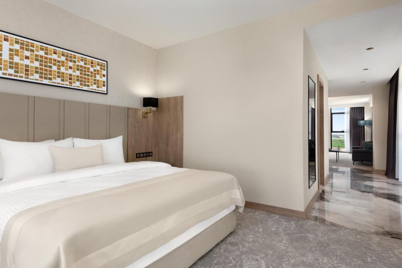 Ramada Plaza By Wyndham Batman Hotell Eksteriør bilde
