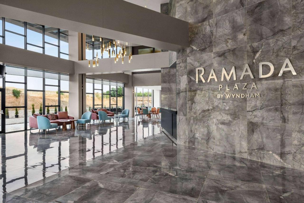 Ramada Plaza By Wyndham Batman Hotell Eksteriør bilde