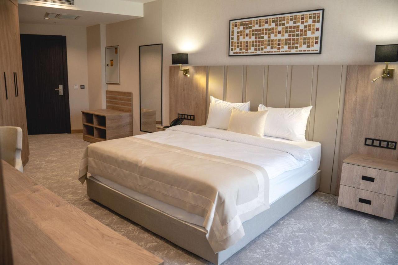 Ramada Plaza By Wyndham Batman Hotell Eksteriør bilde