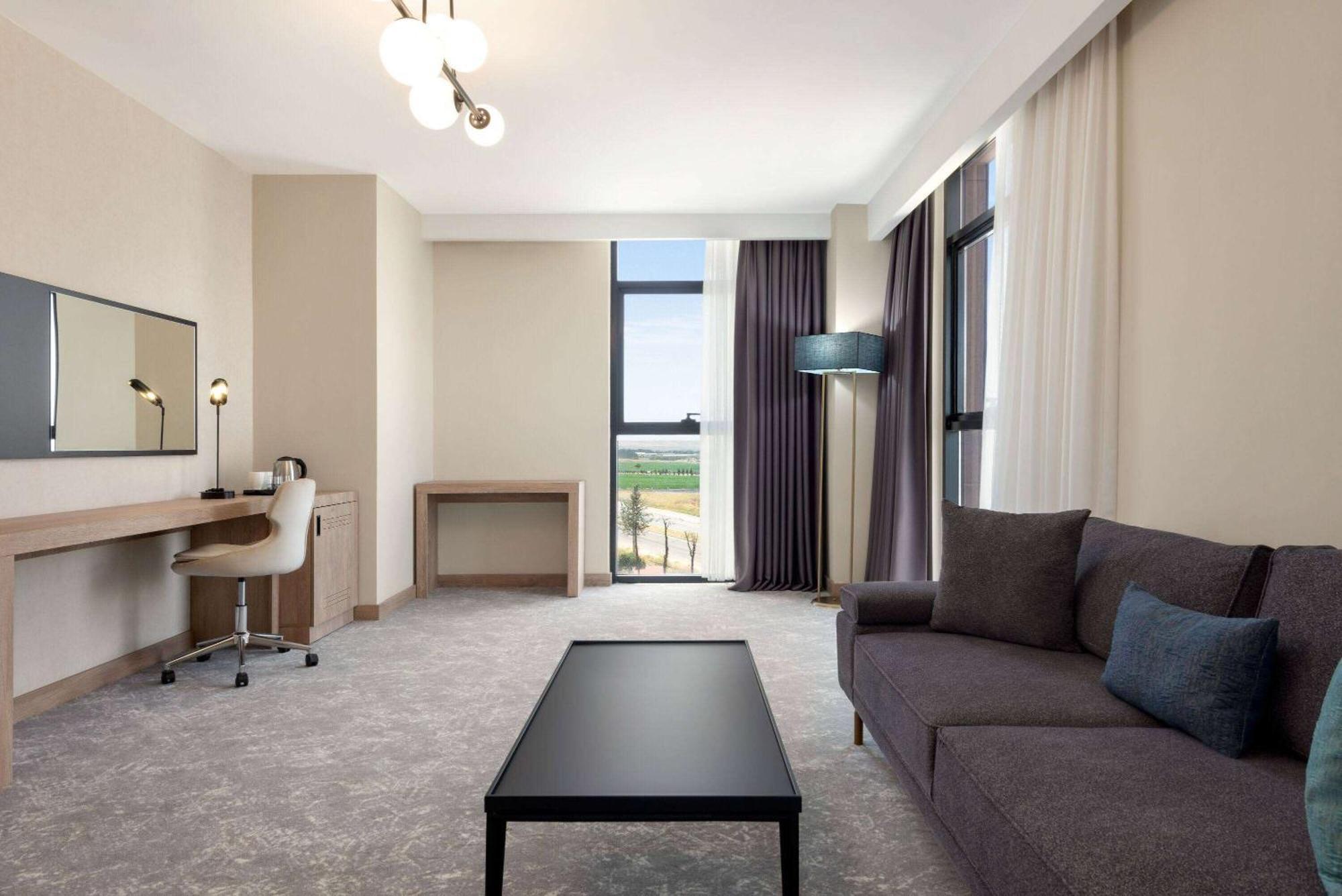 Ramada Plaza By Wyndham Batman Hotell Eksteriør bilde