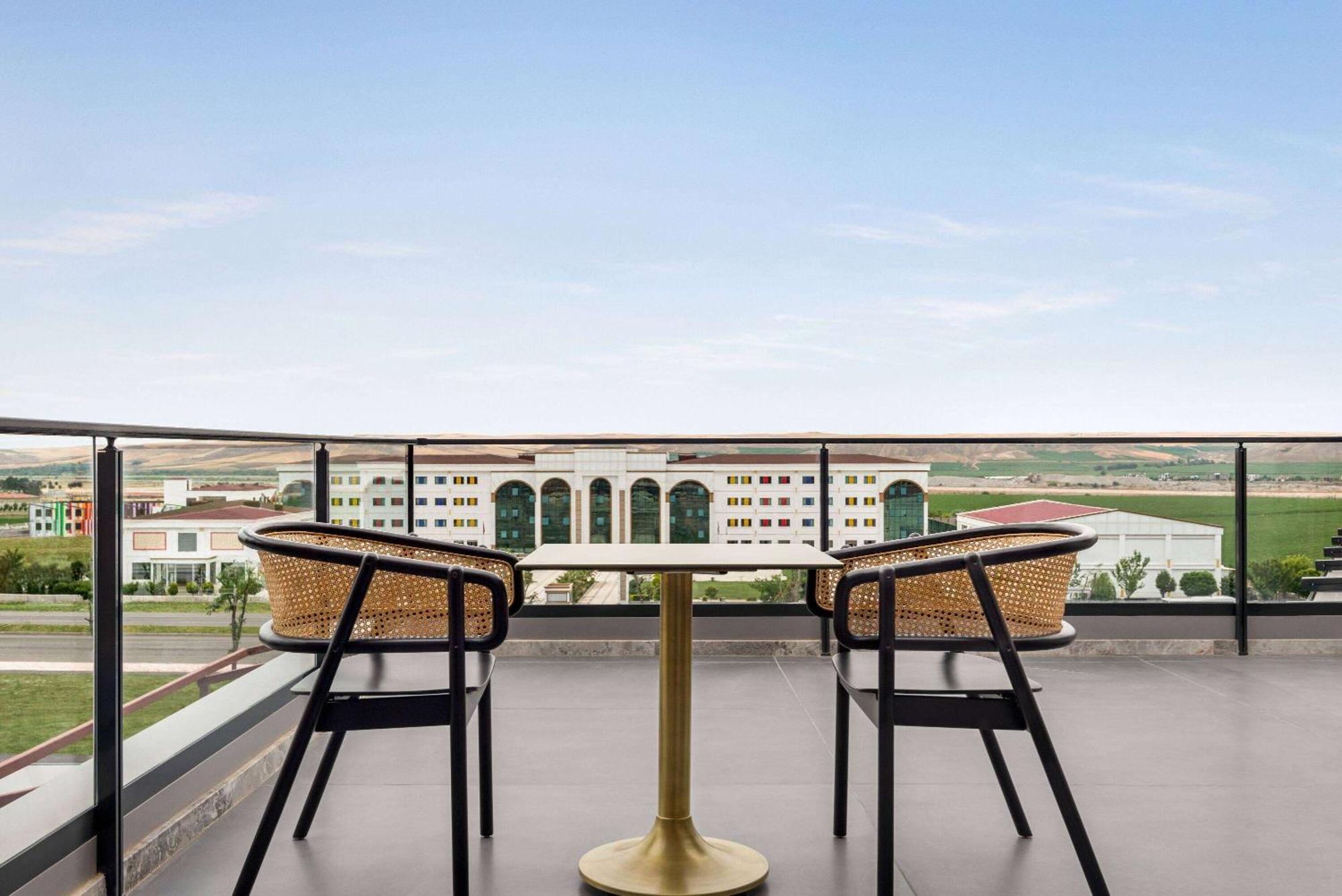 Ramada Plaza By Wyndham Batman Hotell Eksteriør bilde