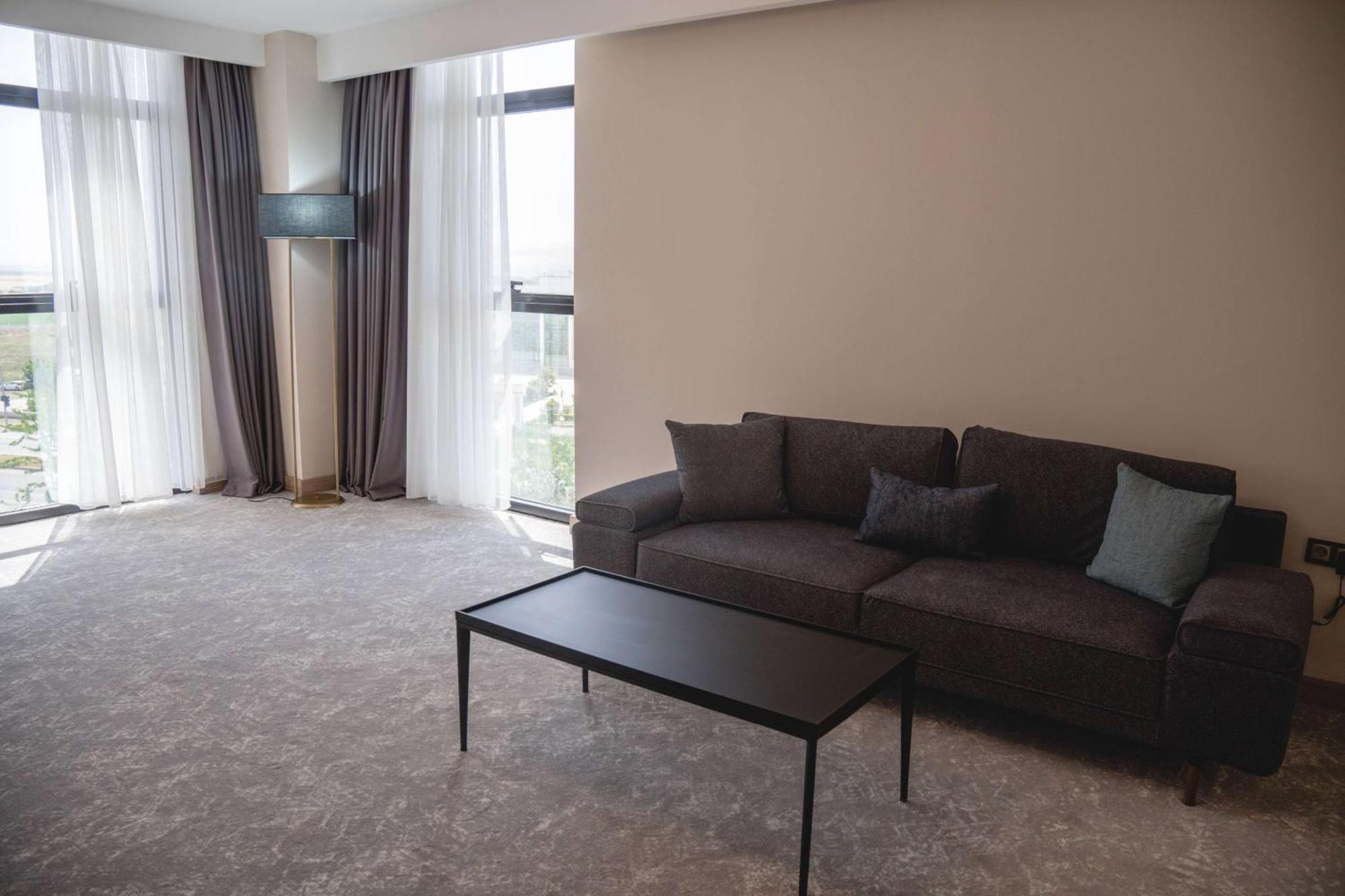 Ramada Plaza By Wyndham Batman Hotell Eksteriør bilde