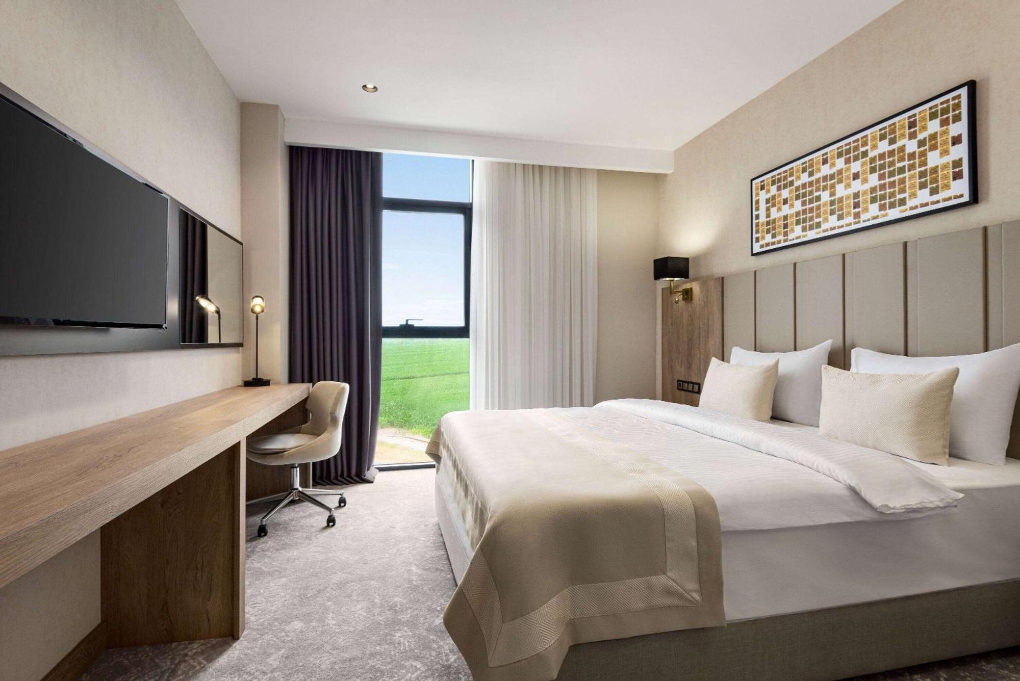 Ramada Plaza By Wyndham Batman Hotell Eksteriør bilde