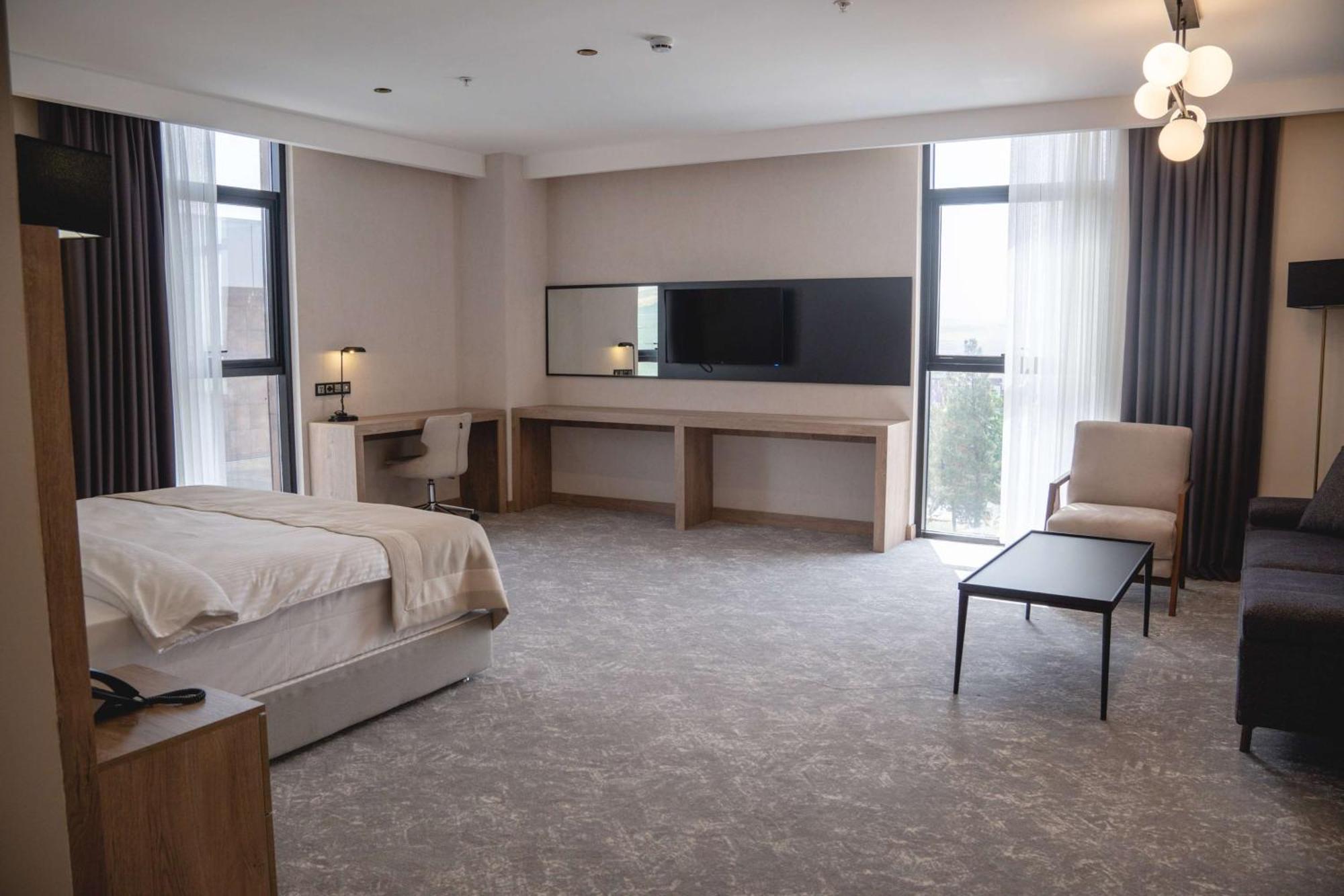 Ramada Plaza By Wyndham Batman Hotell Eksteriør bilde